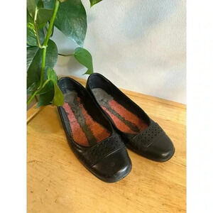 Women’s size 8.5 black flats